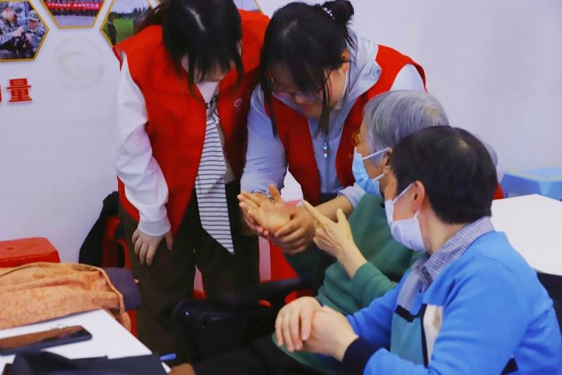 公司携手八字社区开展中医养生志...